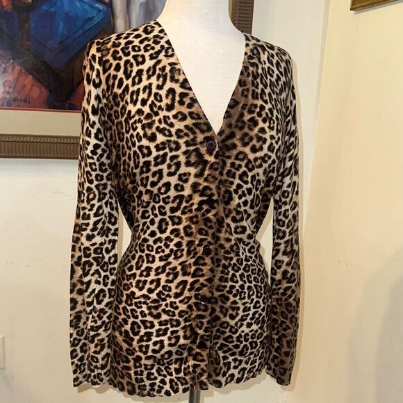 Chico’s Leopard Print Soft Cardigan Size 1= Medium - Picture 2 of 10